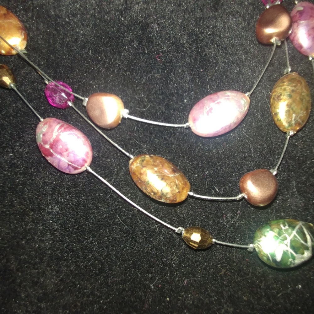 Earring/necklace set. - Picture 3 of 3
